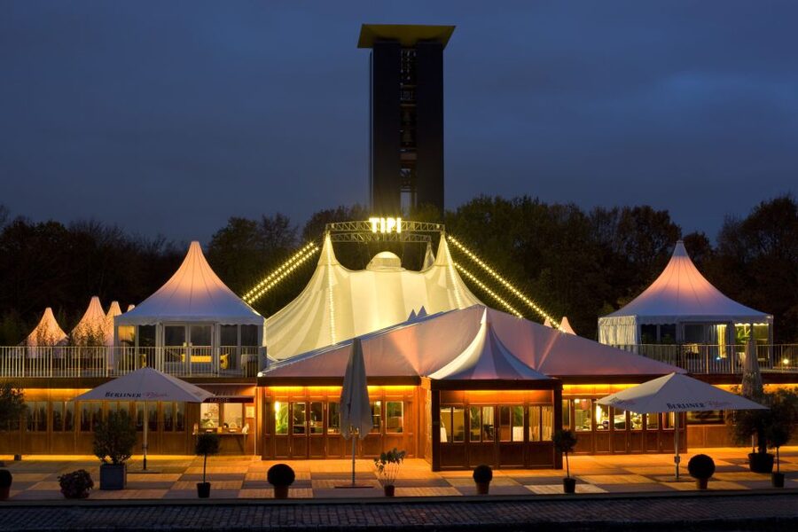 Berlin: Cabaret – The Berlin Musical at Tipi am Kanzleramt - Seating, small group feel, and going as a solo guest