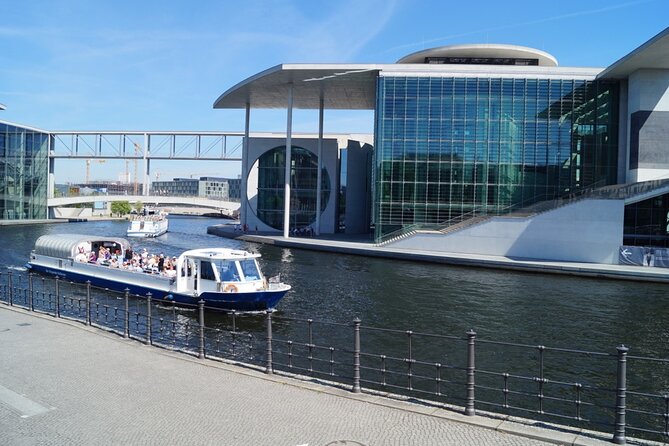 Berlin Capital 4-Course Sunset Dinner Cruise Including Drinks - Meeting at Rosengarten: how to avoid the dark-start stress