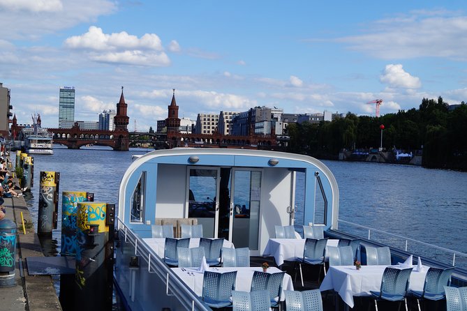Berlin Capital 4-Course Sunset Dinner Cruise Including Drinks - Who this Berlin dinner cruise suits best (and who should skip it)