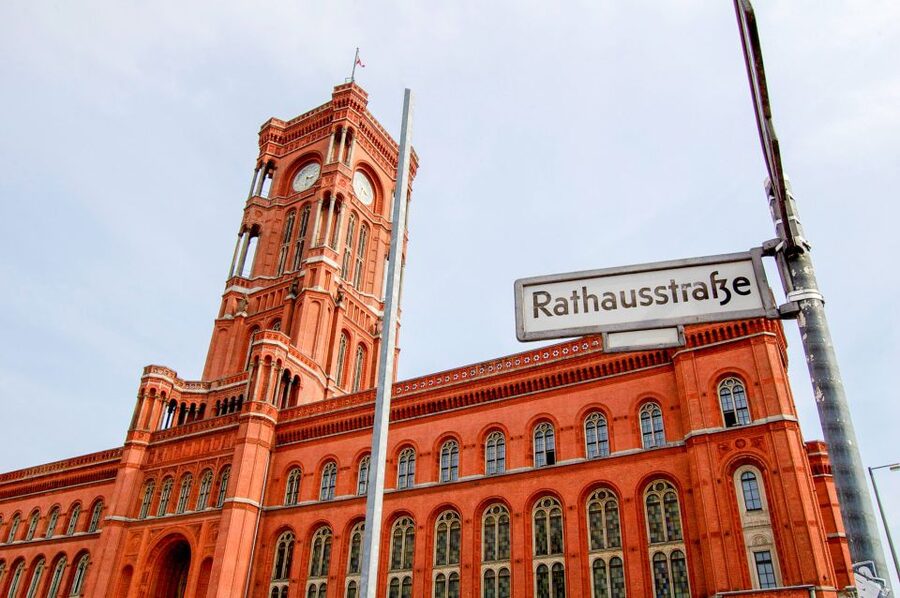 Berlin: City Center Walking Tour - Bebelplatz, Prinzessinnenpalais gardens, and coffee at Gendarmenmarkt