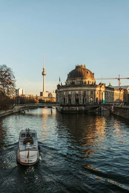 Berlin: City tour - Best of Berlin - Starting at Potsdamer Platz, right where Berlin’s story restarts