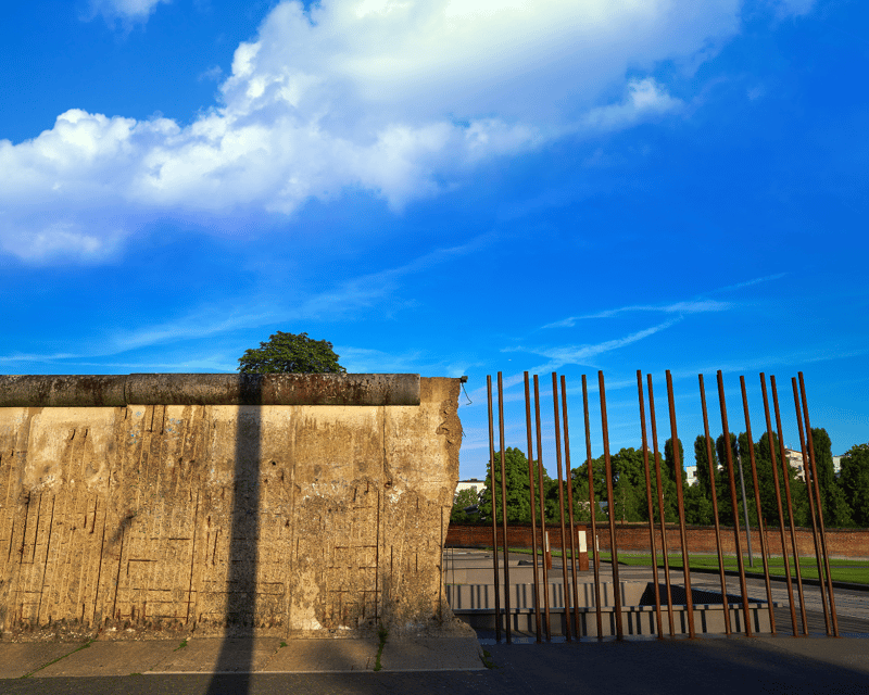 Berlin: Cold War History and Berlin Wall Guided Walking Tour - Starting at Hopfingerbräu by the Brandenburg Gate