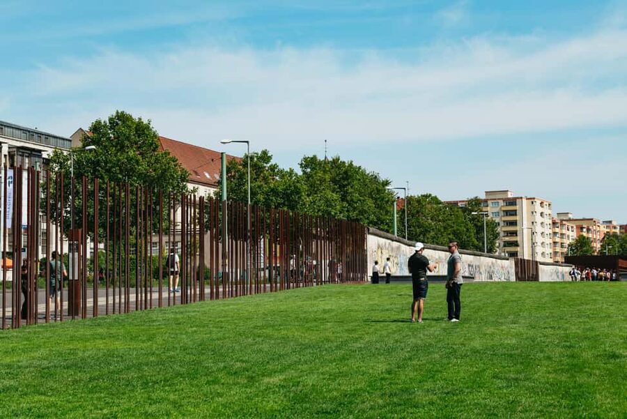 Berlin: Cold War Walking Tour on Berlin Wall Route - The 2-hour route plan, from Gesundbrunnen to Prenzlauer Berg
