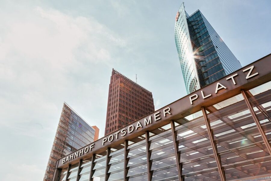 Berlin: Combo-Ticket for Panoramapunkt with Crémant at Café - Timing that actually matters: summer hours, winter hours, and the last ride up