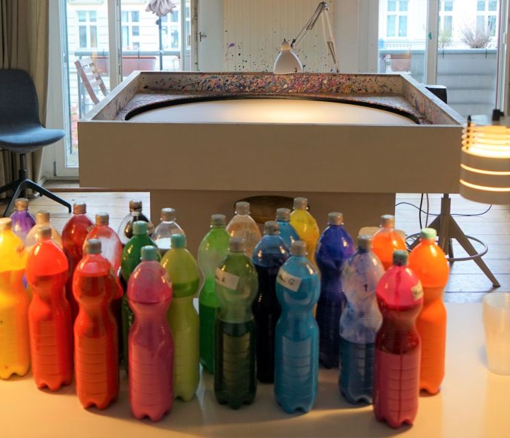 Berlin: Create Your Own Spin Painting at Jans Echternacht - What Happens During the 1 Hour Private Session