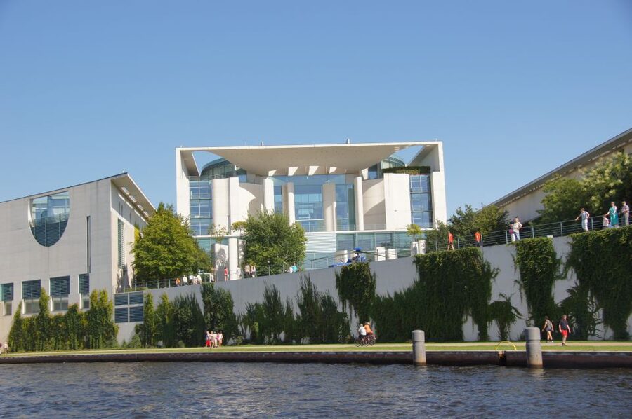Berlin: Dinner Cruise on the Spree with Prosecco - What You Actually Eat: 3 Courses vs 4 Courses (with Vegetarian Options)