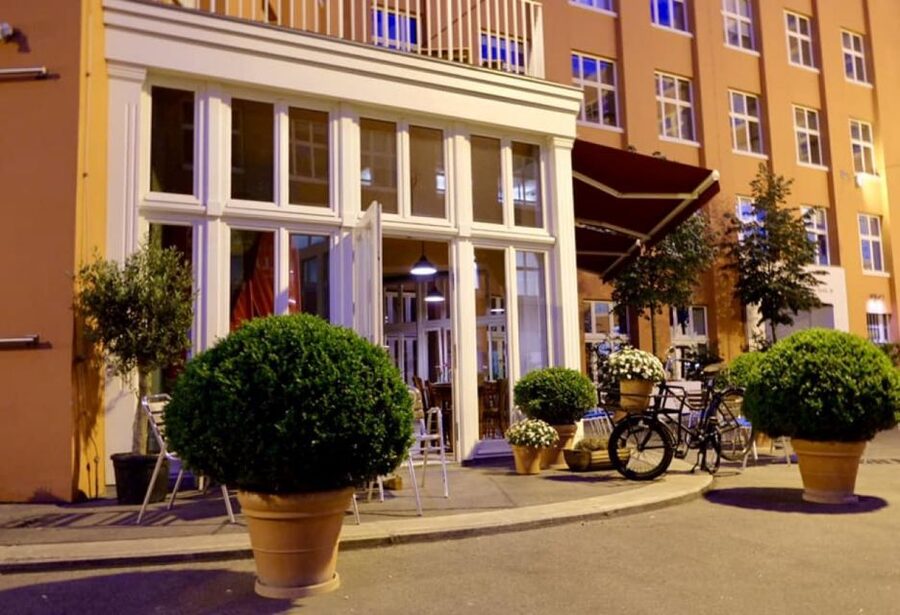 Berlin: Dinner in the Dark - Dinner in the Dark at Unsicht-Bar, the sensory rules
