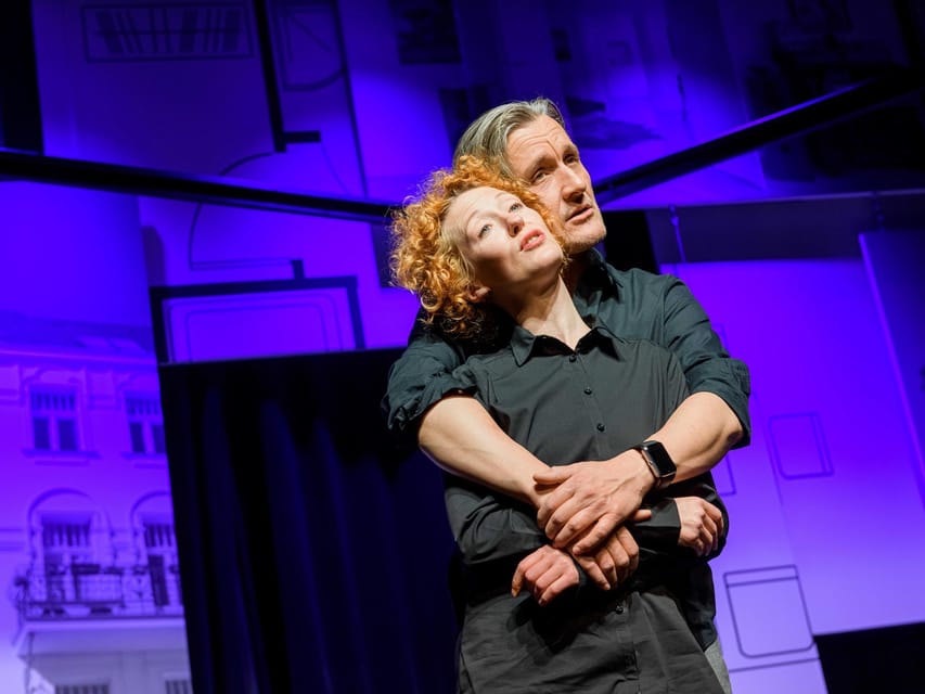 Berlin: DISTEL - The capital cabaret - The 2-hour format: political satire with live music in one night