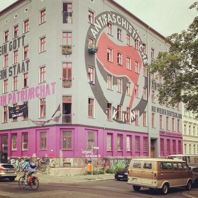 Berlin: DIY & Subculture Sightseeing in a 1972 Ford Van! - Food, comfort, and what the van is really like