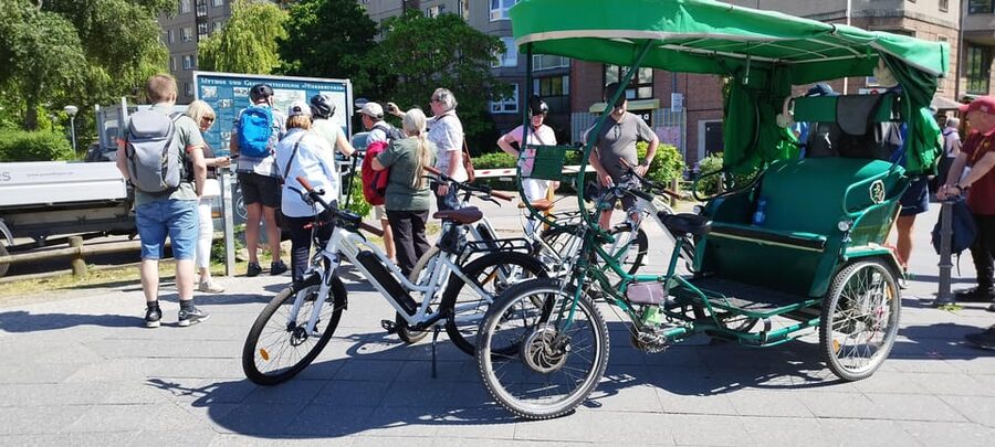 Berlin (E)Bike Tour Historical Highlights in Small groups - Key things that make this tour worth your time