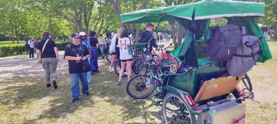 Berlin (E)Bike Tour Historical Highlights in Small groups - Getting your e-bike or rickshaw, and choosing the right option