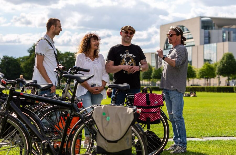 Berlin: E-Bike Tour of the Berlin Wall and Mitte Highlights - Bornholmer Strasse to 9 November 1989: start where the story turns