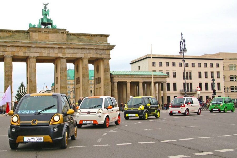 Berlin: E-Trabi City Tour - How the convoy driving works without making it stressful
