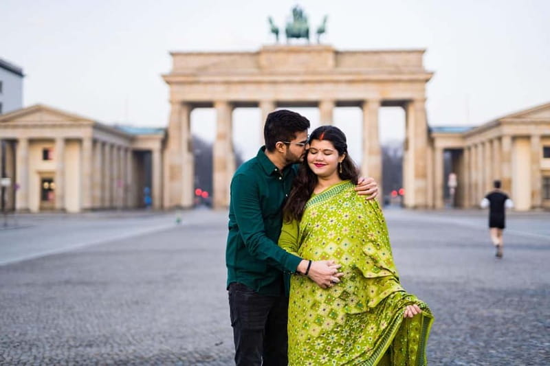 Berlin: Early Morning Private Photoshoot to avoid the Crowd - Optional upgrade: Brandenburg Gate, the government district, Spree riverfront, and the Reichstag