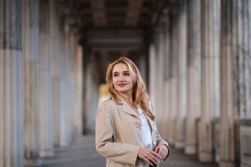 Berlin: Early Morning Private Photoshoot to avoid the Crowd - Meeting at the Polish Institute Berlin and getting your bearings fast