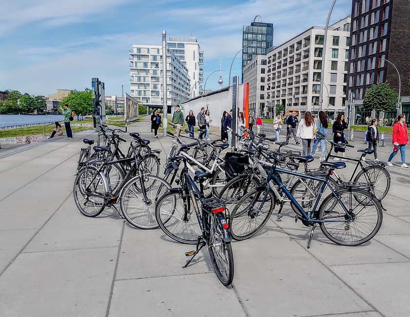 Berlin: East and West Wall Tour by Bike with a Guide - Friedrichshain and Volkspark: the East Berlin starting mood