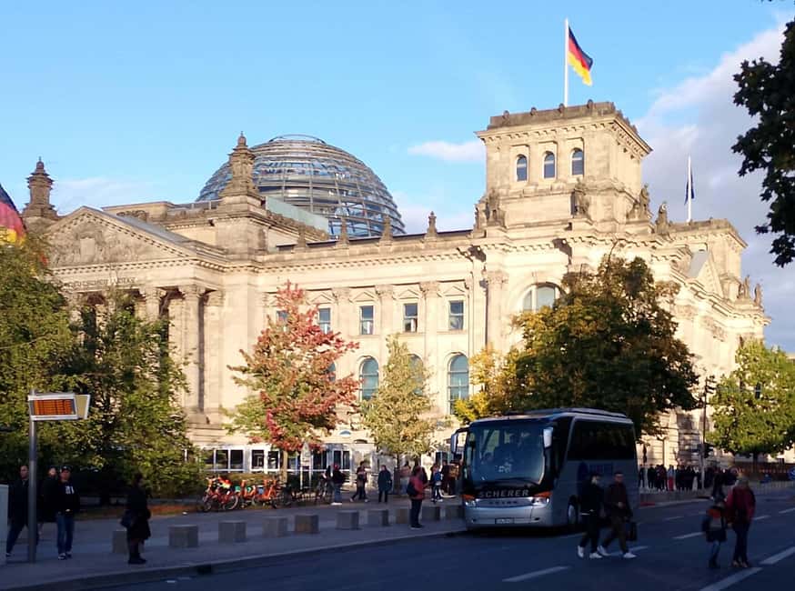 Berlin: East and West Wall Tour by Bike with a Guide - Museum Island and Unter den Linden: the grand axis feel