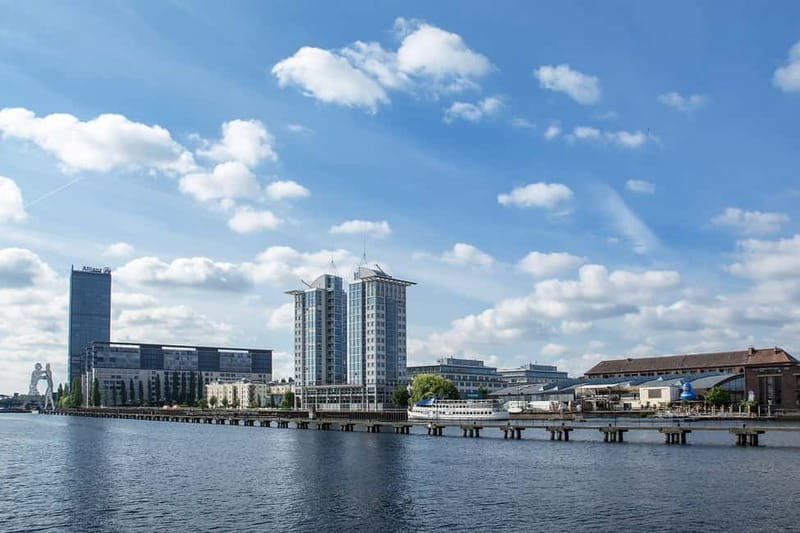 Berlin: East Side Gallery Spree Cruise in a Solar Catamaran - Oberbaumbrücke: the classic Berlin bridge moment you actually feel