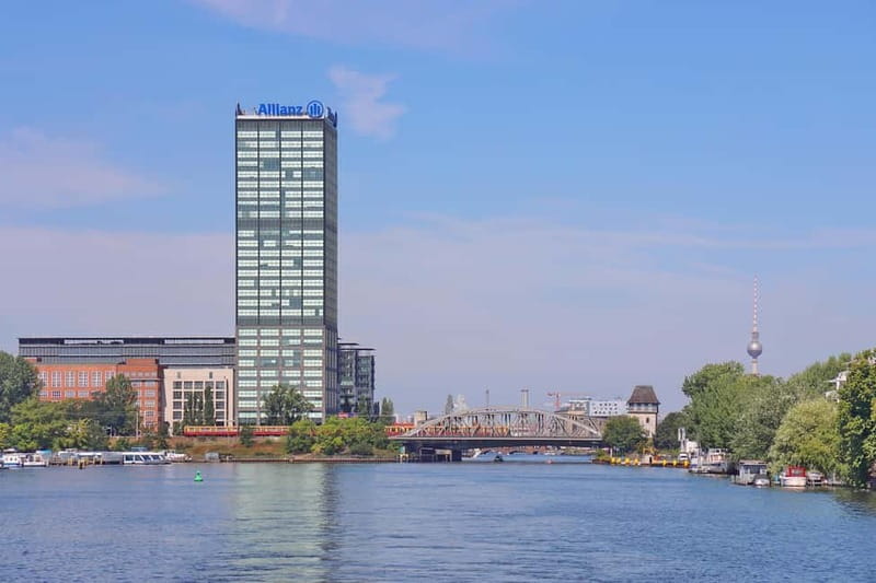 Berlin: East Side Gallery Spree Cruise in a Solar Catamaran - What the 2 hours feels like in real time