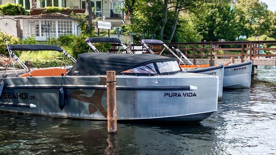Berlin: Electric Boat Rental for self-driving 2 hrs - Müggelsee access plus swimming breaks you can actually plan