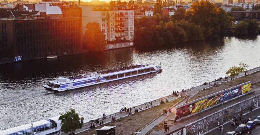 Berlin: Evening City Sightseeing Cruise - Why an evening River Spree cruise is such a smart way to sightsee