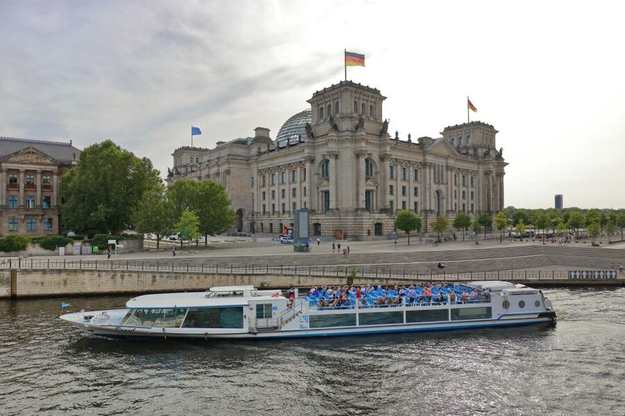 Berlin: Evening City Sightseeing Cruise - Price and value: is $35 for 135 minutes a good deal?