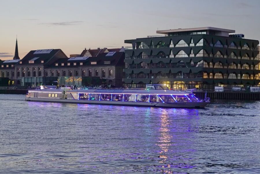 Berlin: Evening City Sightseeing Cruise - Who this cruise fits best, and who should skip it