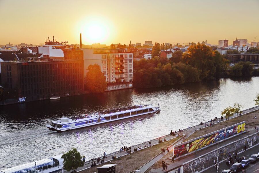Berlin: Evening City Sightseeing Cruise - The route, step by step: Nikolaiviertel to palace country and back