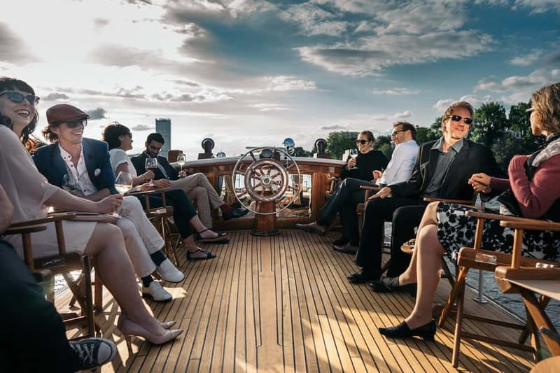 Berlin: Evening Yacht Cruise with Aperitif & Dinner Upgrade - Boarding and seating: choose your mood, not just your location
