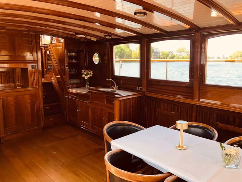 Berlin: Evening Yacht Cruise with Aperitif & Dinner Upgrade - If you choose the dinner upgrade, your evening becomes a two-part plan
