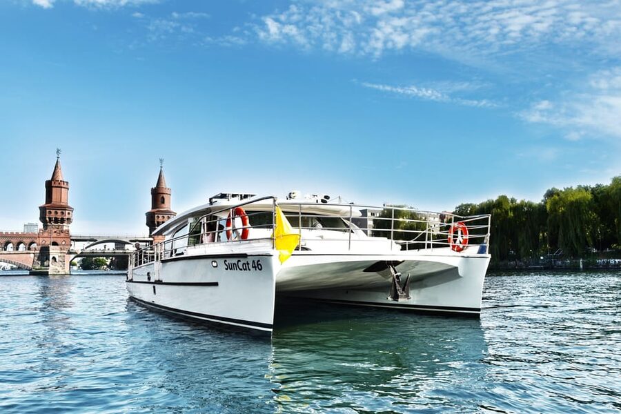 Berlin: Exclusive Boat Tour on a Solar-Powered Catamaran - Boarding at Oberbaumbrücke: finding the harbour fast