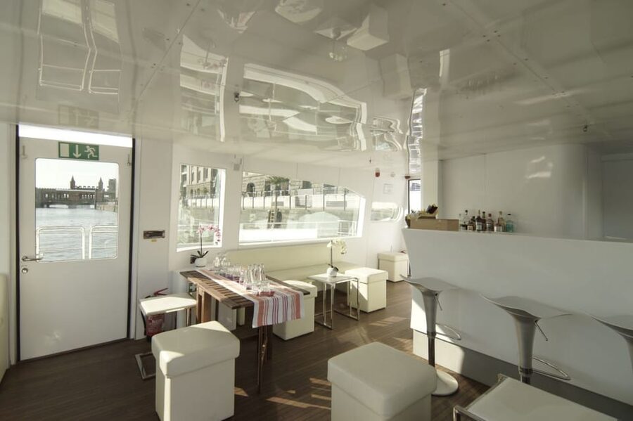 Berlin: Exclusive Boat Tour on a Solar-Powered Catamaran - Turning point at the House of World Cultures: the pregnant oyster moment