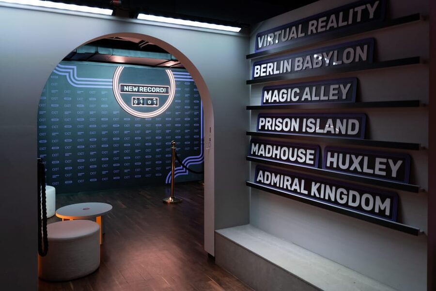 Berlin: EXIT Escape Room Games & Virtual Reality Adventures! - Getting to the backyard check-in at Friedrichstrasse 101