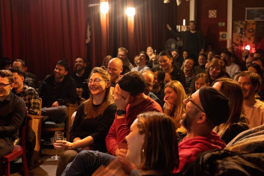 Berlin: Expats in Berlin Comedy Show Ticket - The Comedy Style: Intimate Seating and Audience Interaction