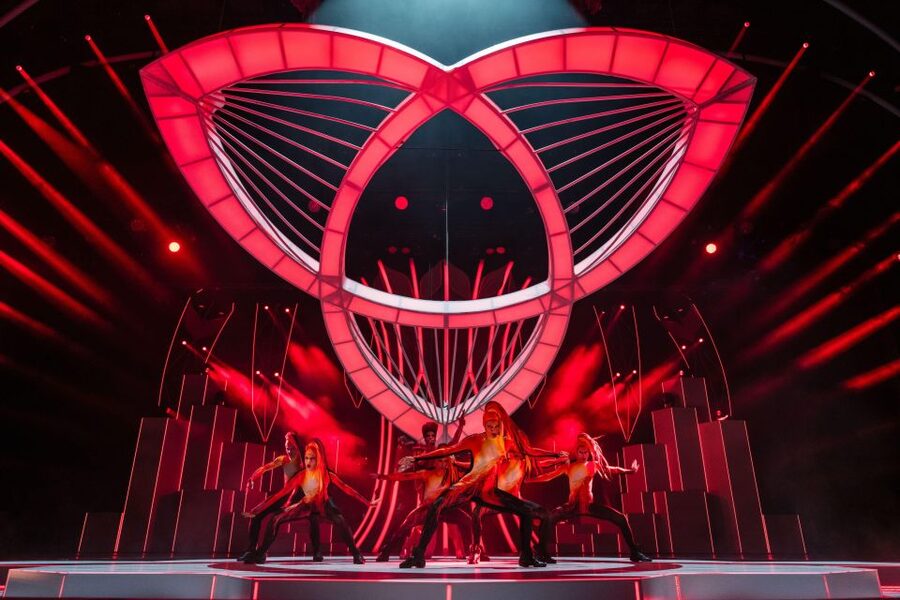 Berlin: FALLING | IN LOVE Grand Show Friedrichstadt-Palast - Key highlights you’ll actually care about