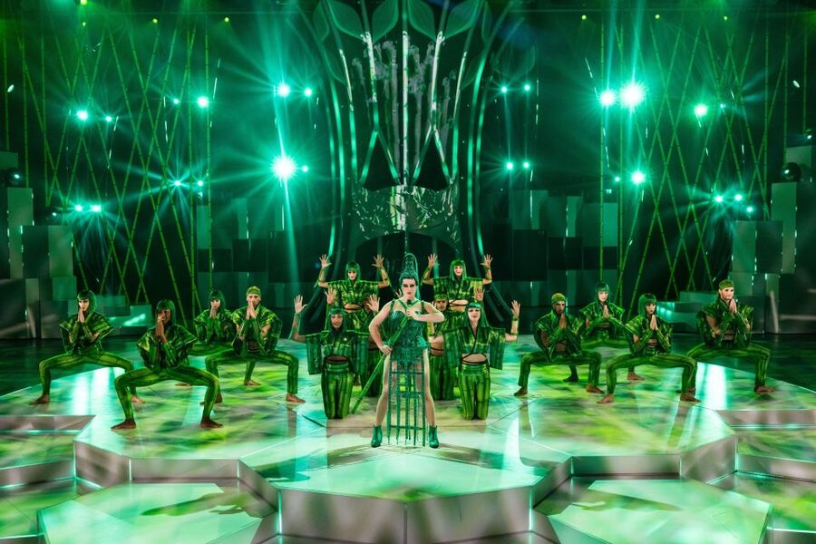 Berlin: FALLING | IN LOVE Grand Show Friedrichstadt-Palast - Should you book FALLING | IN LOVE?