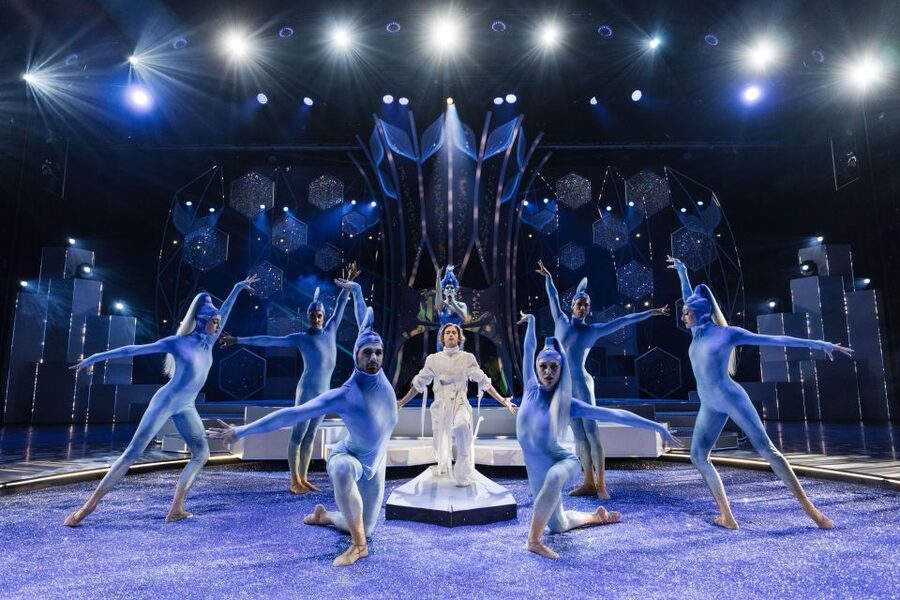 Berlin: FALLING | IN LOVE Grand Show Friedrichstadt-Palast - Seats, sightlines, and how to choose your seating category