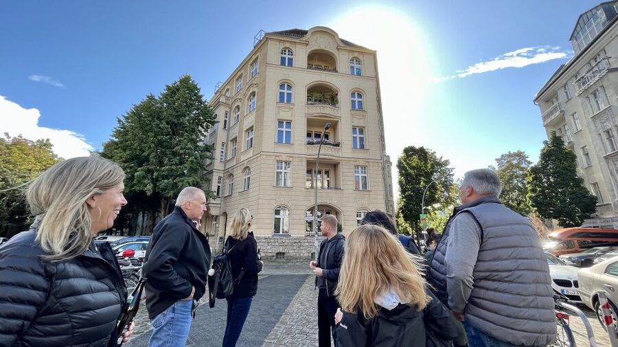 Berlin: Gourmet Food & Cultural Walking Tour - Your tasting lineup: coffee, classics, modern bites, and regional alcohol
