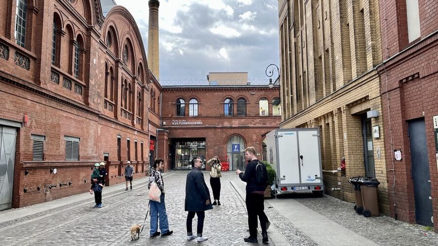Berlin: Gourmet Food & Cultural Walking Tour - Practical tips so the tour goes smoothly