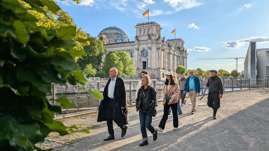 Berlin: Government District around the Reichstag Guided Tour - From Futurium to the Spree: the route sets up Berlin’s east-west split