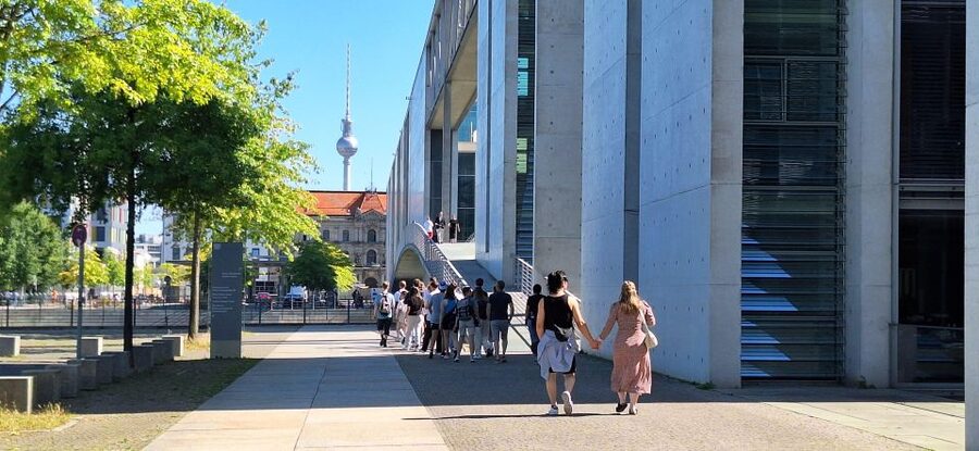 Berlin: Government District Tour and Reichstag Dome Visit - Practical logistics that affect your day more than you think