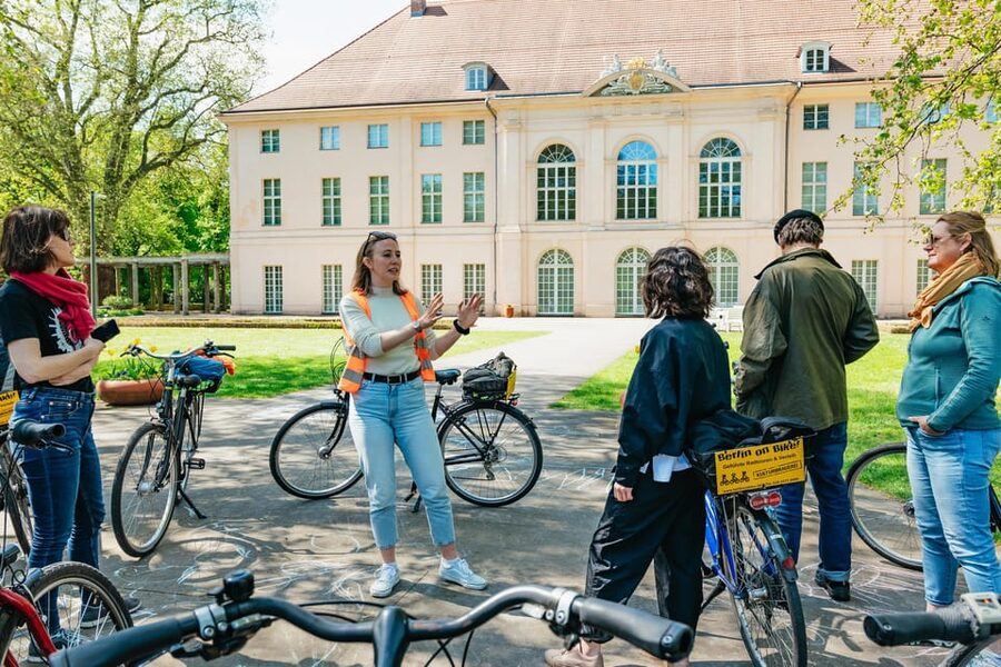Berlin: Green City Guided Bike Tour - Mauerpark: community energy plus Wall-era context