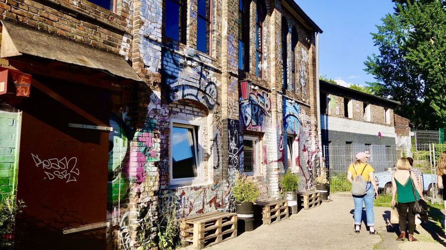 Berlin: Guided Craft Beer & Cultural Tour With Snacks - Friedrichshain and Craft Beer: Why This Mix Works in Berlin