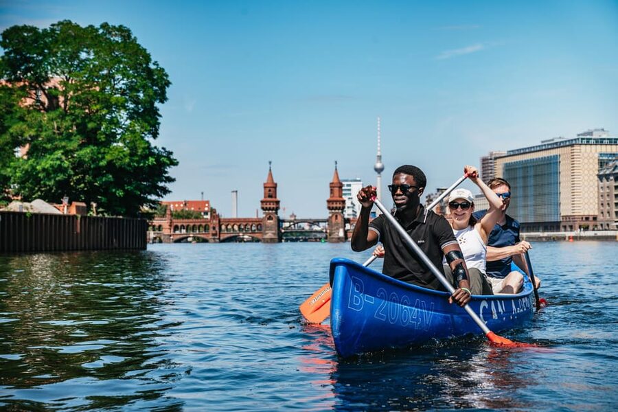 Berlin: Guided Tour by Canoe - Entering the Landwehr Canal from Urbanhafen: the start that sets the tone