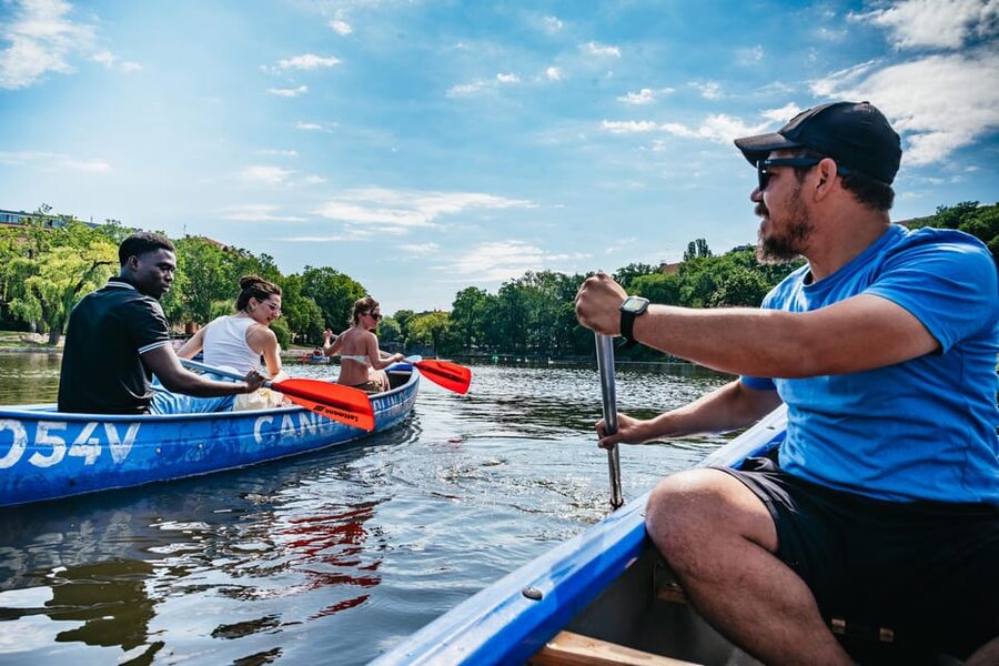 Berlin: Guided Tour by Canoe - Admiralbrücke and Maybachufer: the flea market edge of Kreuzberg