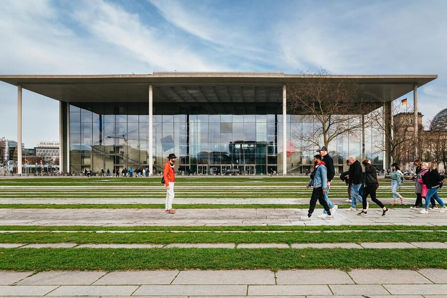 Berlin: Guided Walking Tour around the Reichstag - Paul Löbe House: The Story Behind Parliamentary Work
