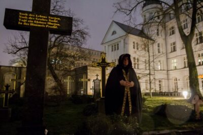 Haunted Guided Live Theatre Tour in German