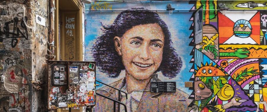 Berlin: Hidden Backyards Guided Walking Tour - Sophienkirche and Auguststraße: connecting the walking route to Jewish neighborhood history