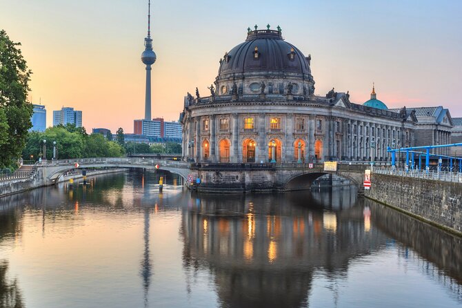 Berlin Highlights Self guided scavenger hunt and Walking Tour - Walking Time, Pace, and What to Wear