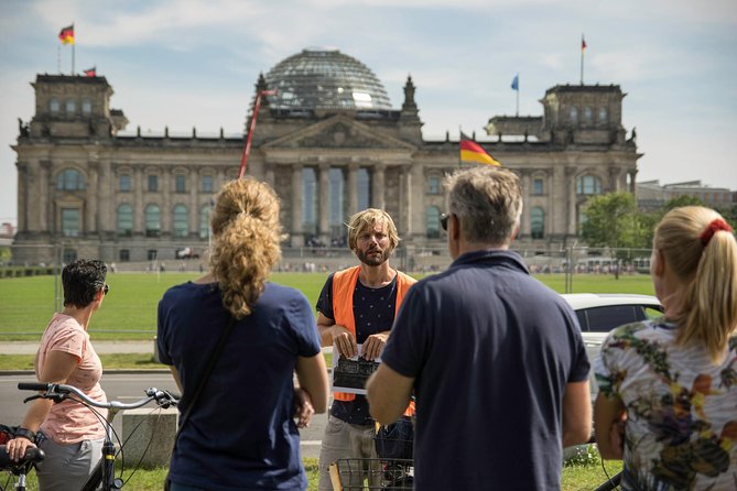 Berlin Highlights Sightseeing Bike Tour in Small Groups - Tiergarten Park Break: Zoo Area Views, Victory Column, and Café am Neuen See
